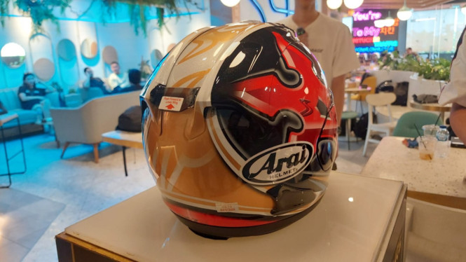 Helm Arai RX7X Nakano Shuriken Gold Limited Edition