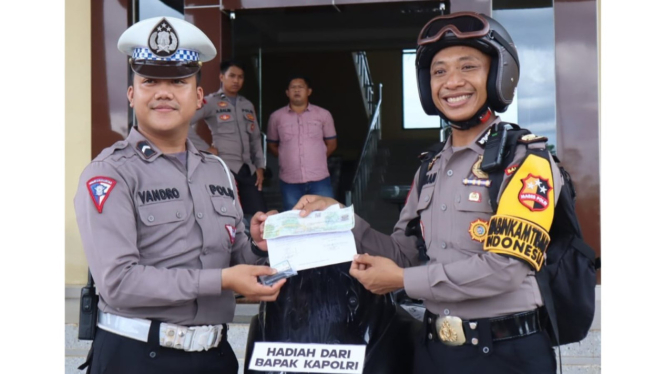 Bripda Novandro dapat motor baru dari Kapolri