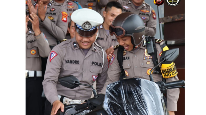 Bripda Novandro dapat motor baru dari Kapolri
