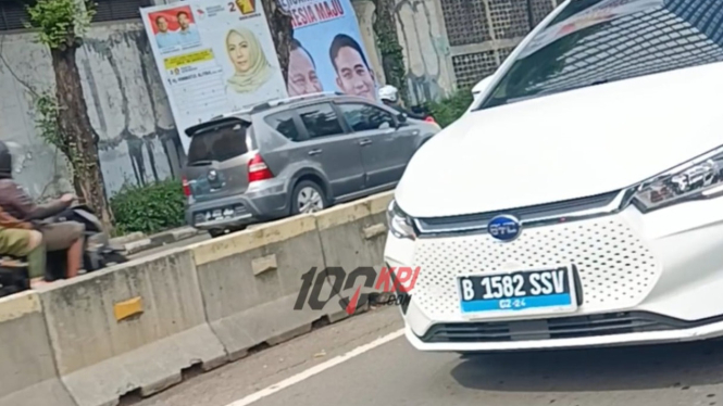 BYD e6 sudah pakai pelat nomor