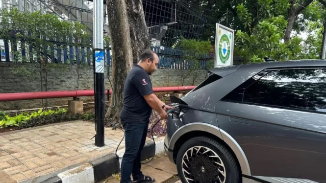 Charging station tiang listrik PLN