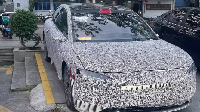 Mobil listrik Huawei Stelato X4