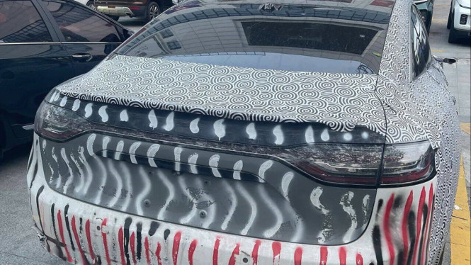 Mobil listrik Huawei Stelato X4