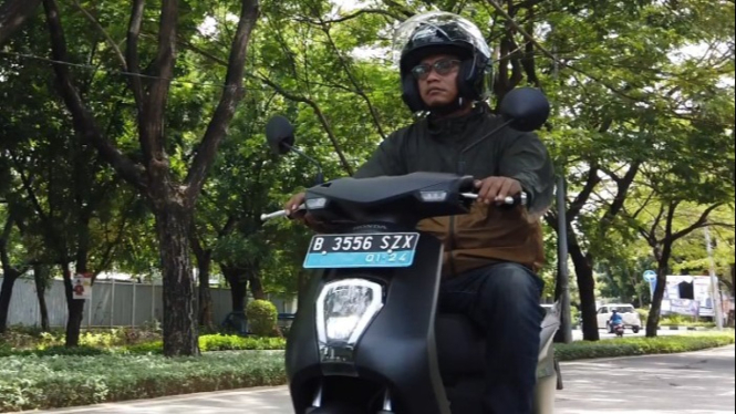 Test ride motor listrik Honda Em1 e: