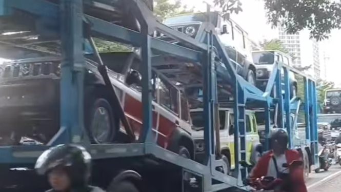 Suzuki Jimny 5 pintu diangkut towing