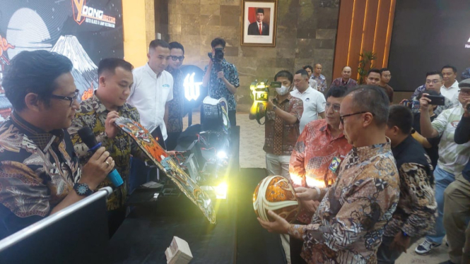 Menteri Perindustrian Agus Gumiwang Kartasasmita