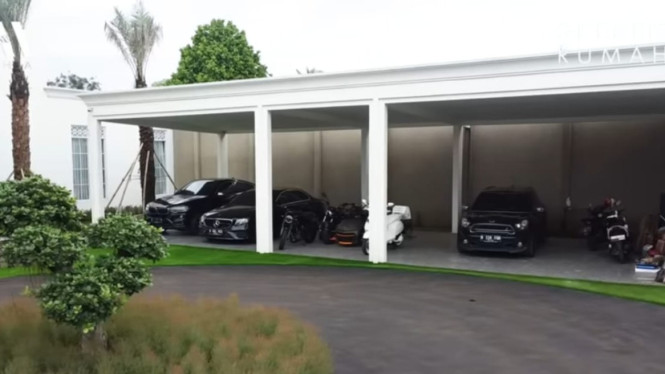 Koleksi kendaraan Ustaz Solmed