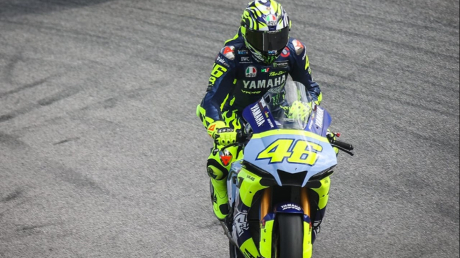 Valentino Rossi geber Yamaha R1