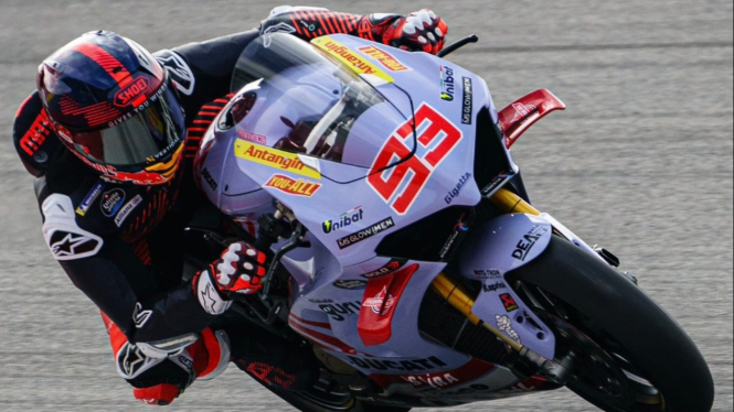 Marc Marquez pakai Ducati Panigale V4 R
