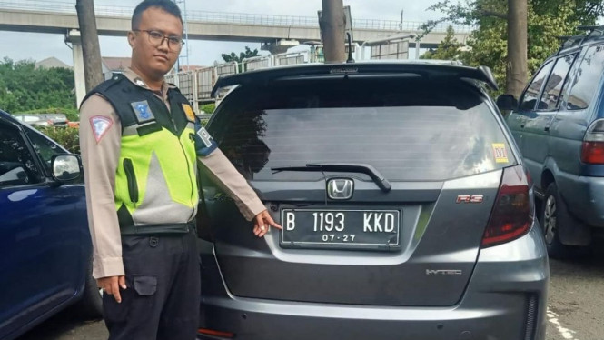 Mobil Honda Jazz yang diamankan Polisi