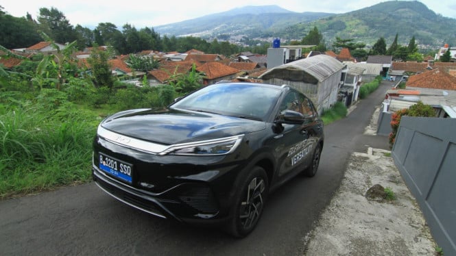 BYD Atto 3 disiksa di tanjakan spongebob