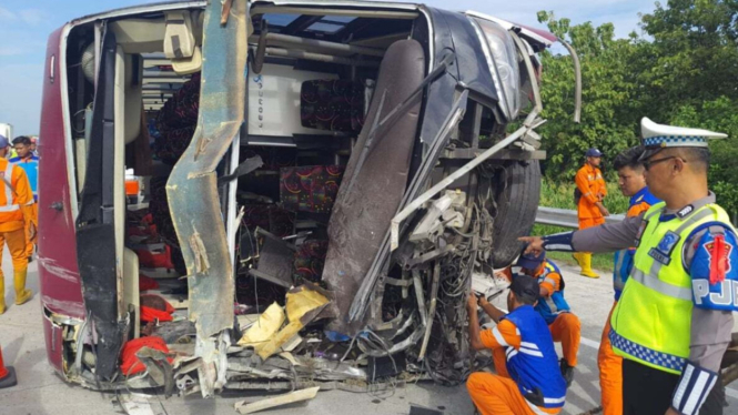 Ngeri Video Detik-detik Kecelakaan Horor Bus Rombongan Hanura Di Tol ...