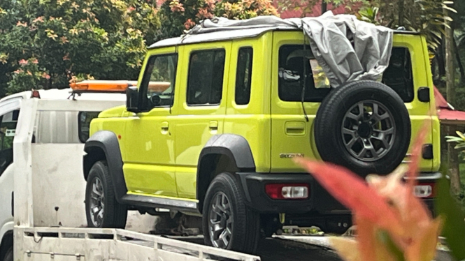 Spyshoot Suzuki Jimny 5 Pintu