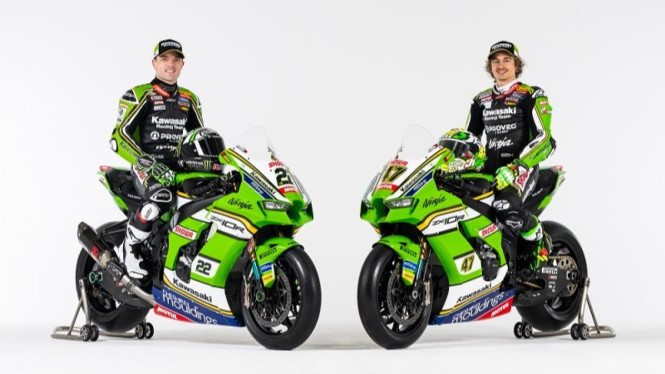 Pembalap Kawasaki Racing Team, Alex Lowes dan Axel Bassani