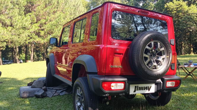 Suzuki Jimny 5 pintu