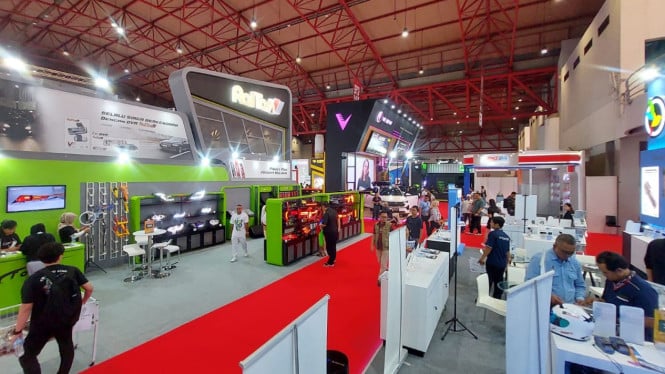Booth aksesoris di ajang IIMS 2024