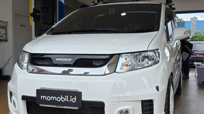 Tukar tambah mobil bekas di IIMS 2024