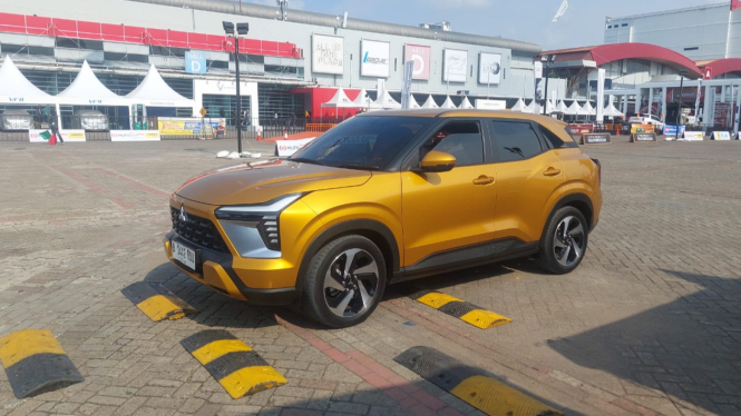 Test drive Mitsubishi XForce di IIMS 2024