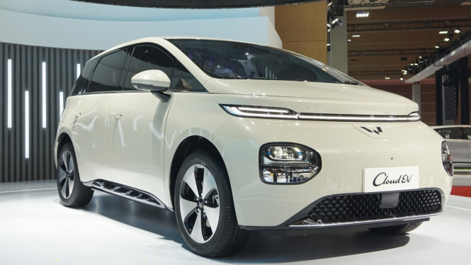 Mobil Listrik Wuling, Cloud EV tampil di IIMS 2024