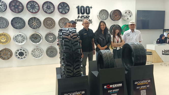 Ban mobil Accelera dan Forceum meluncur di IIMS 2024
