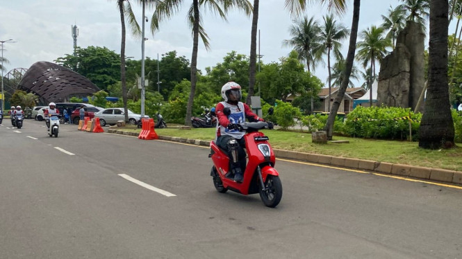 Safety riding motor listrik Honda