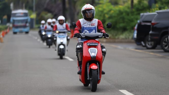 Safety riding motor listrik Honda