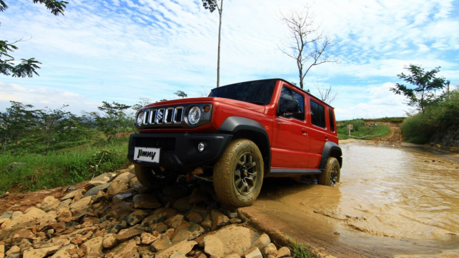 Suzuki Jimny 5 Pintu