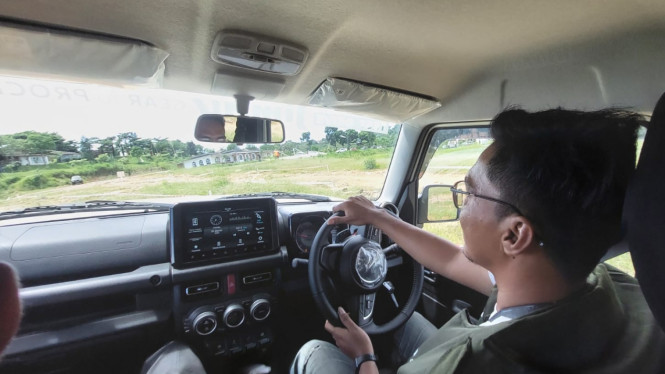 Test Drive Suzuki Jimny 5 Pintu