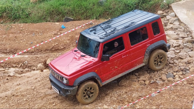 Suzuki Jimny 5 Pintu