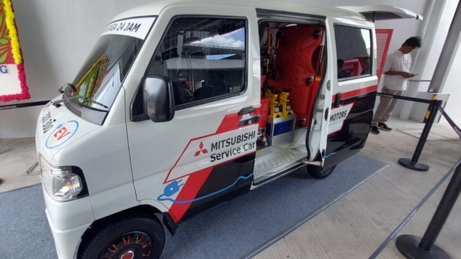 Mitsubishi Service Car memakai mobil listrik L100