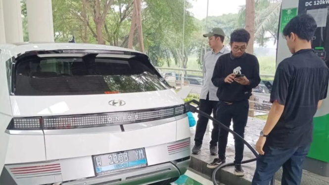 Charging mobil listrik gratis selama mudik lebaran