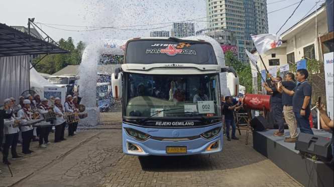 PT EMLI memberangkatkan ratusan orang mekanik mudik gratis