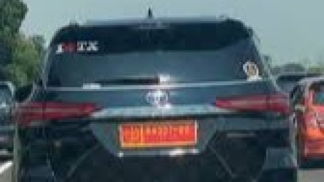 Fortuner pelat TNI