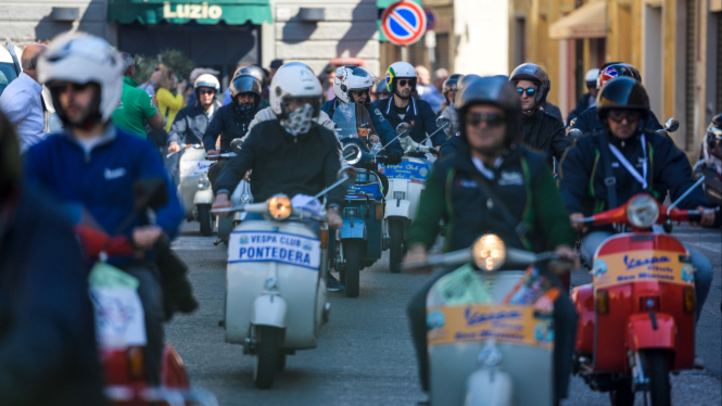 Pengguna Vespa Dari 55 Negara Ramaikan Vespa World Days Di Tanah Kelahiran