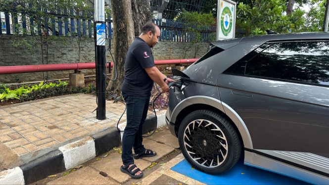 Akhirnya tiang listrik jadi carging station PLN