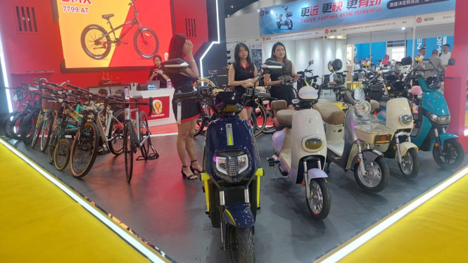 Sepeda listrik di PEVS 2024