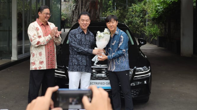 Shin-tae Yong dikasih Genesis G80