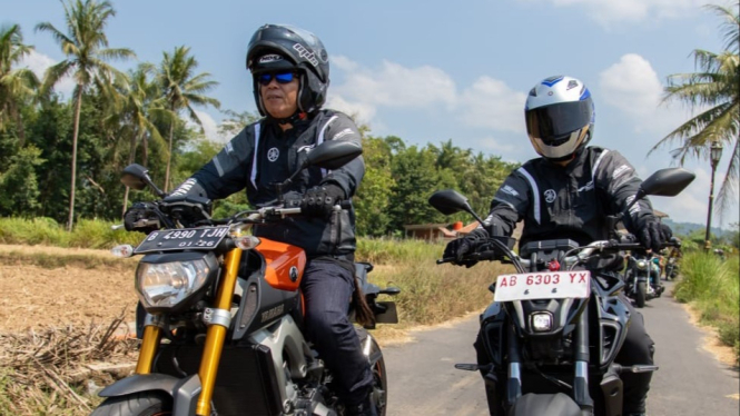 Touring negara pakai motor Yamaha