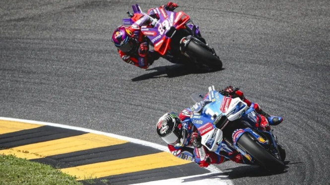 Francesco Bagnaia memimpin balapan MotoGP Italia 2024