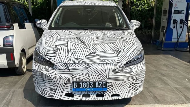 BYD M6 kepergok kamera di SPKLU