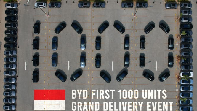 Penyerahan simbolis 1.000 unit mobil listrik BYD ke konsumen