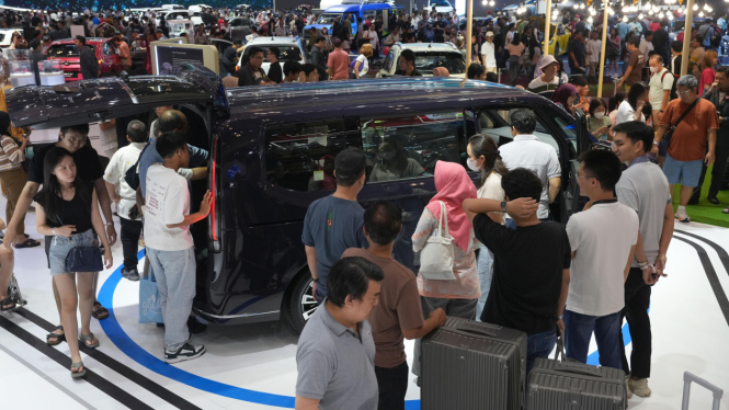 Honda step WGN e:HEV di GIIAS 2024