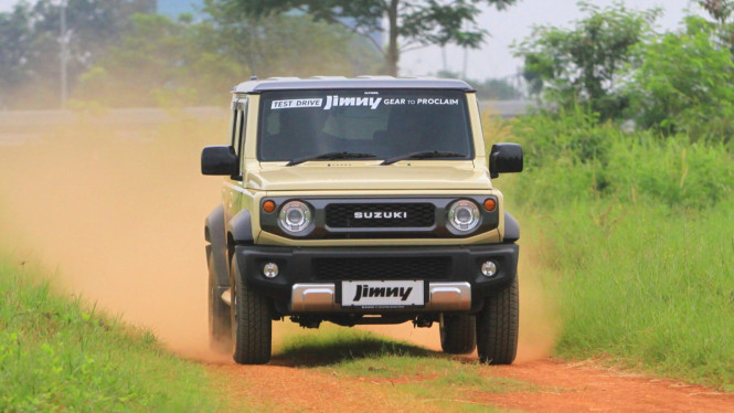 Suzuki Jimny 5 pintu