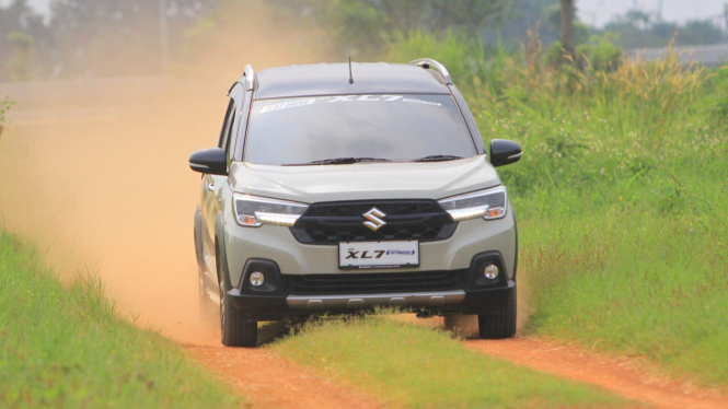 Suzuki XL7 Hybrid
