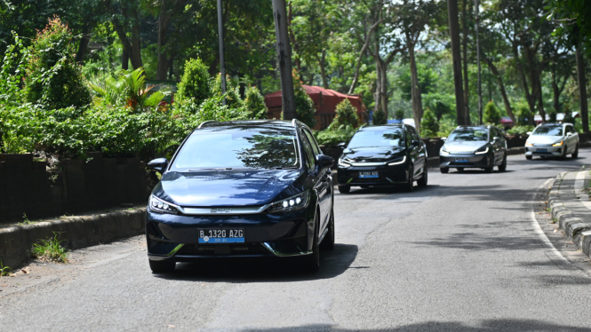 Test drive BYD M6