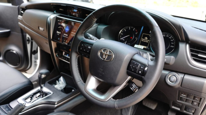 Interior Toyota Fortuner baru