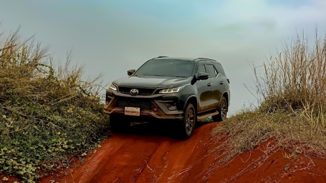 Test drive Toyota Fortuner baru di medan offroad