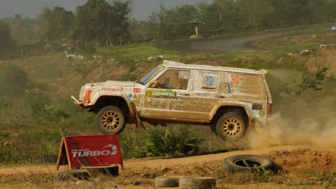 Refly Febriansyah dan Fadli Dolding di  South Borneo Rally 2024