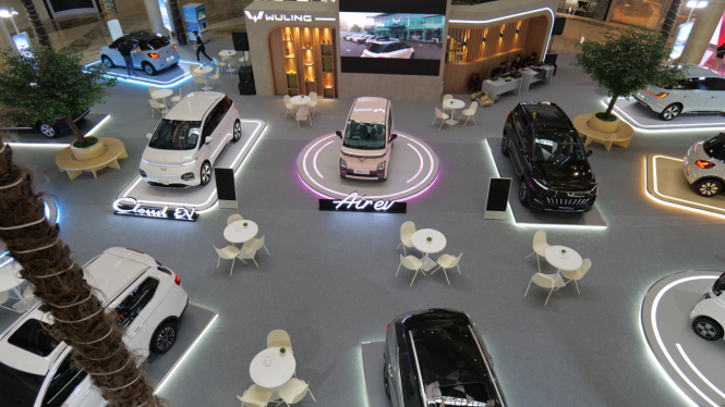 Promo mobil Wuling di mall