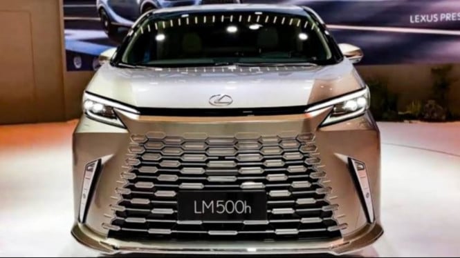 Lexus LM 500h meluncur di GJAW 2024